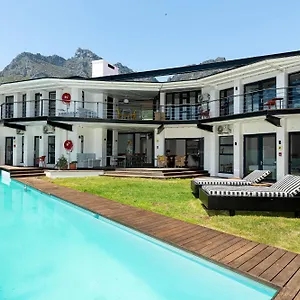 Neighbourgood 1st Crescent Cape Town